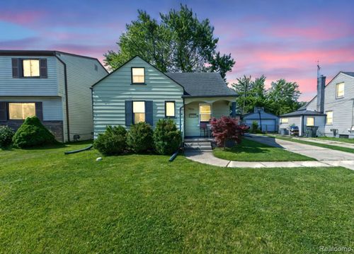 22410 Glen Ct, Saint Clair Shores, MI, 48080-4007 | Card Image