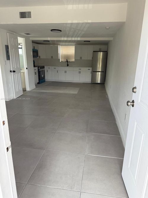 2291-2291 W 53rd Pl, Hialeah, FL, 33016-2028 | Card Image