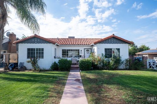 2301 Pacific Dr, Bakersfield, CA, 93306-4033 | Card Image