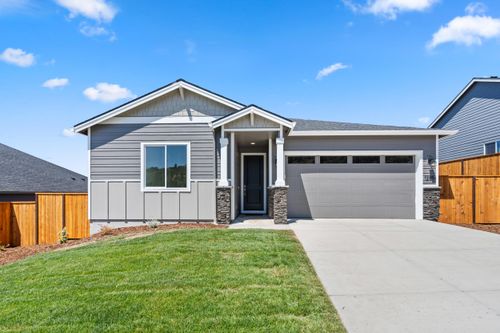475-1285 Stonegate Dr, Eagle Point, OR, 97524-9010 | Card Image
