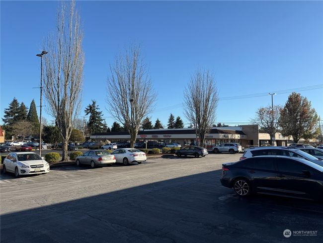 Other view of the parking lot. | Image 17