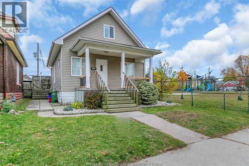 {{alt}} | Card Image