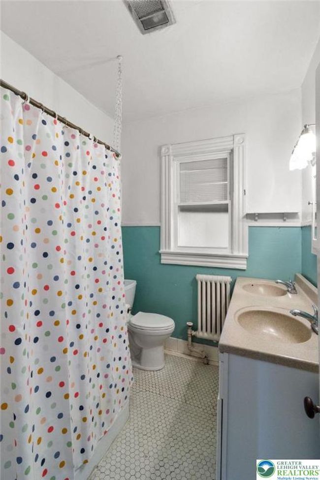 923 N Webster Ave, Home with 9 bedrooms, 5 bathrooms and 3 parking in Scranton PA | Image 46