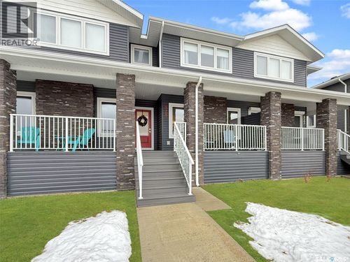 525 Douglas Dr, Swift Current, SK, S9H5R6 | Card Image