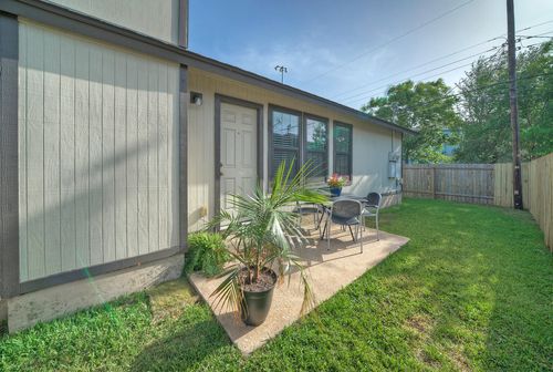 1004 Hyridge St, Round Rock, TX, 78664-6611 | Card Image