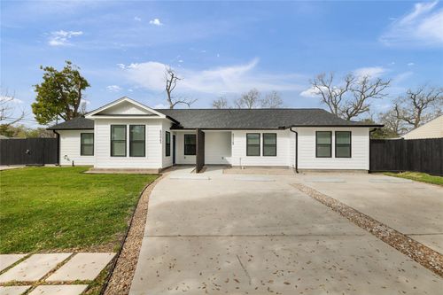 6004 Bois D Arc St, Houston, TX, 77087-5208 | Card Image