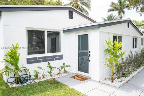 1640 Ne 172nd St, North Miami Beach, FL, 33162-1431 | Card Image