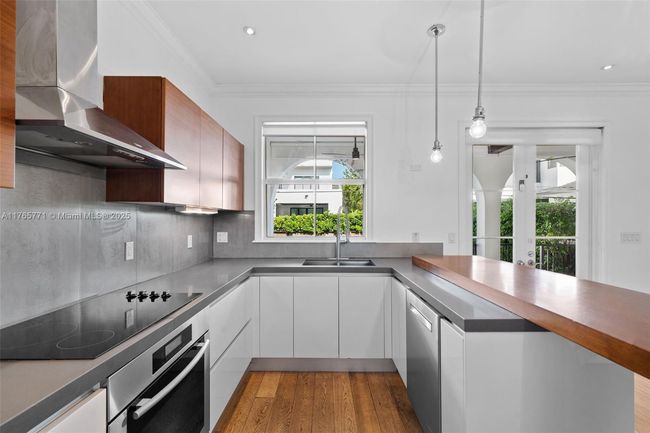 B - 464 Fernwood Rd, Townhouse with 3 bedrooms, 3 bathrooms and null parking in Key Biscayne FL | Image 14