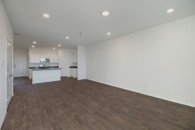 632 Arnold Loop, Townhouse with 3 bedrooms, 2 bathrooms and 2 parking in Uhland TX | Image 4