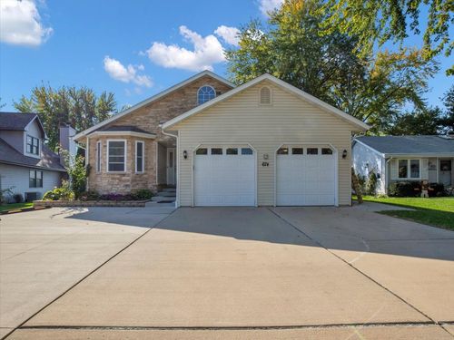 674 Candlewick Dr Ne, Poplar Grove, IL, 61065-8916 | Card Image