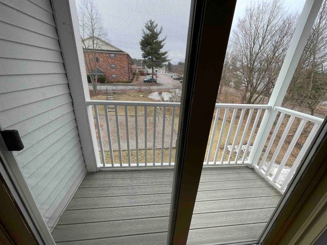 APT-302 - 7 Railroad Ave, Condo with 2 bedrooms, 1 bathrooms and null parking in Derry NH | Image 27