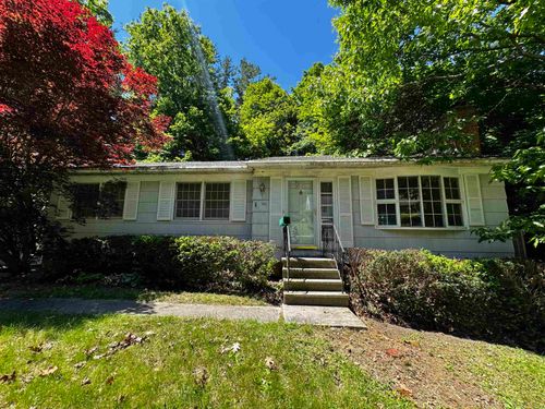 142 Pine Cir, Bennington, VT, 05201-2719 | Card Image