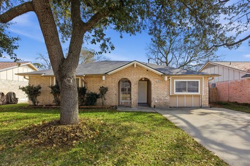 13627 Greenway Dr, Sugar Land, TX, 77498-2319 | Card Image