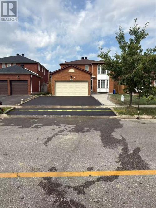 172 E Highglen Avenue E, Markham (Milliken Mills East), ON, L3S1X4 | Card Image