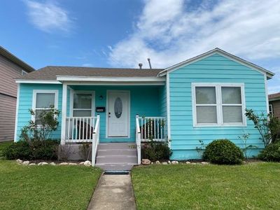 5606 Stewart Avenue, House other with 3 bedrooms, 2 bathrooms and null parking in Galveston TX | Image 1