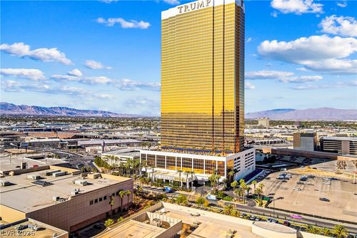 5612-2000 N Fashion Show Dr, Las Vegas, NV, 89109-1936 | Card Image