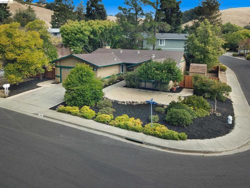 533 Eagle Nest Dr, Martinez, CA, 94553-5913 | Card Image