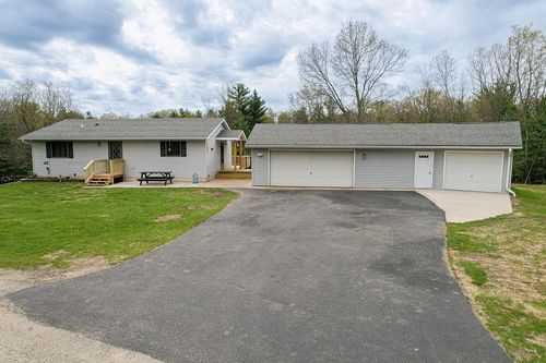 3392 W 3rd Ln, Oxford, WI, 53952-9326 | Card Image