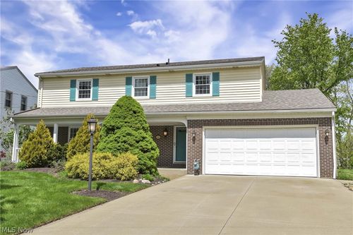 152 Woodridge Dr, Elyria, OH, 44035-1718 | Card Image
