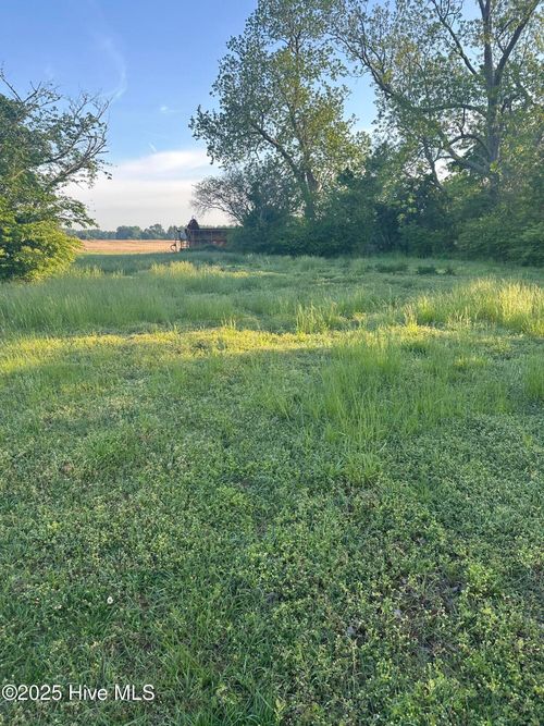 1052 Hidden Lakes Rd, Williamston, NC, 27892-8936 | Card Image