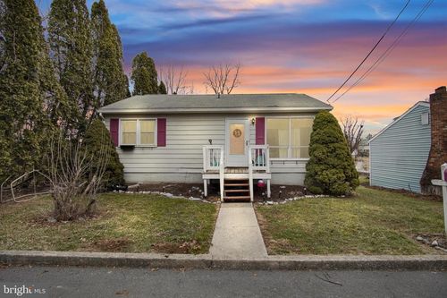 319 N Union St, HUMMELSTOWN, PA, 17036-1224 | Card Image