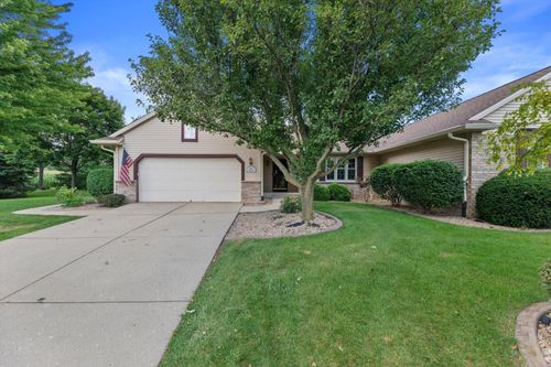 N66W15406 Raven Way Dr, Menomonee Falls, WI, 53051 | Card Image