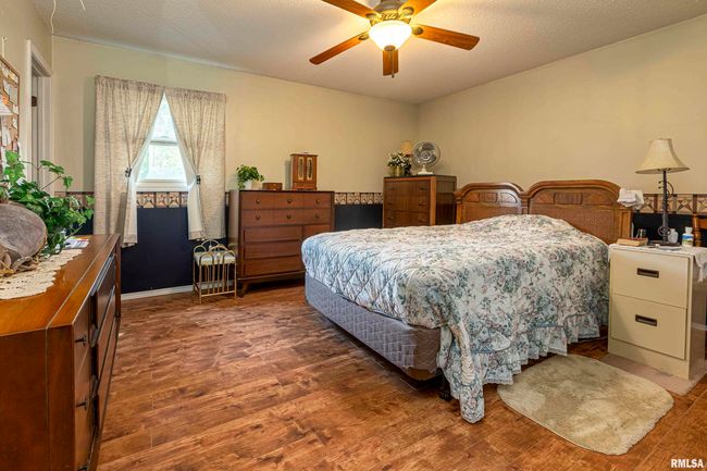 1202 S Hadfield St, House other with 3 bedrooms, 2 bathrooms and null parking in Marion IL | Image 9