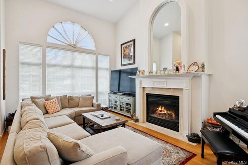 186 Windwatch Dr, Hauppauge, NY, 11788-3354 | Card Image