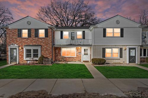 4958 W Colonial Court, Greenfield, WI, 53220 | Card Image