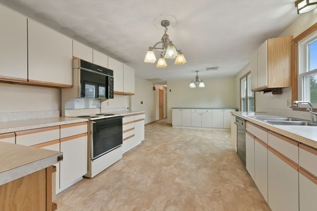 79 Ledgeview Dr, House other with 3 bedrooms, 3 bathrooms and 4 parking in Norwood MA | Image 12