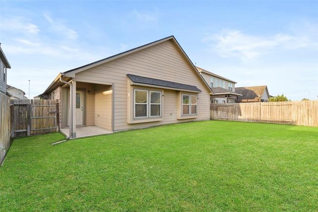 Large backyard for your family gatherings, BBQ's or just relaxing | Image 33