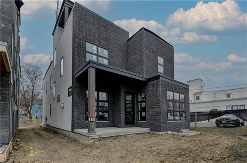 3112 Oak St, Kansas City, MO, 64111-1126 | Card Image