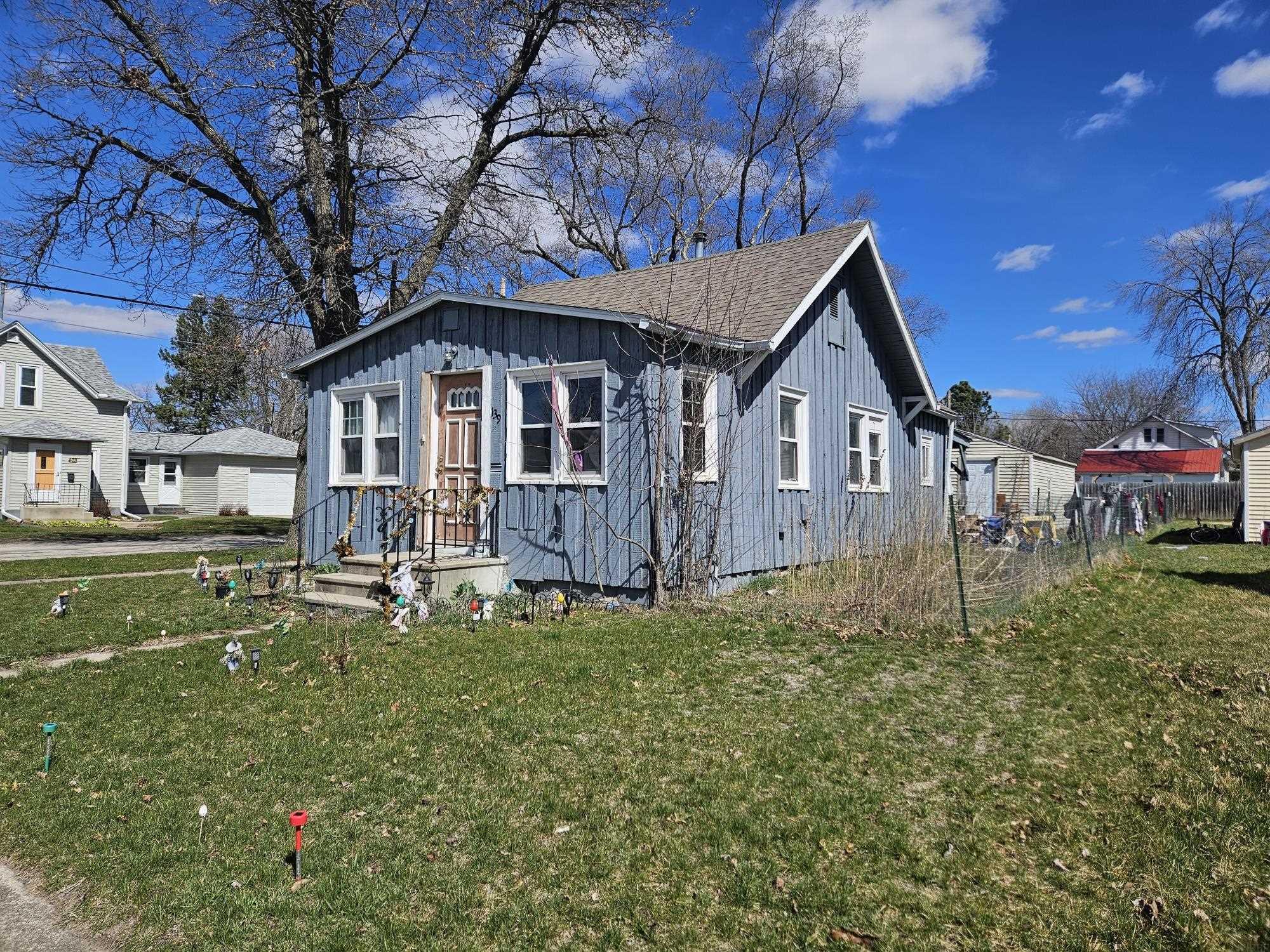 4th Ave, Oelwein, IA 50662
