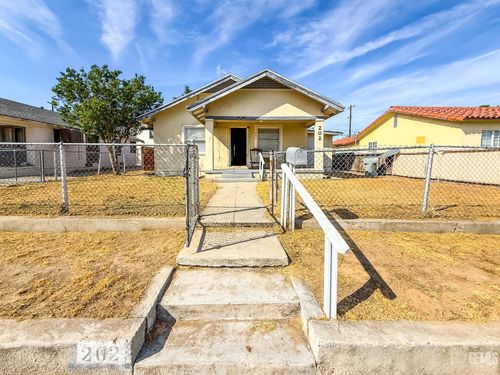 202 E Moneta Avenue, Bakersfield, CA, 93308 | Card Image