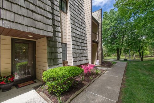 1031 Village Round, Allentown, PA, 18106-9782 | Card Image