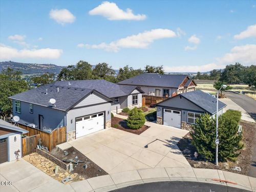367 Avalon Ter, Eagle Point, OR, 97524-6670 | Card Image