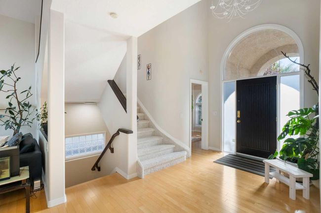 11 Patrick View Sw, House other with 4 bedrooms, 4 bathrooms and 4 parking in Calgary AB | Image 4