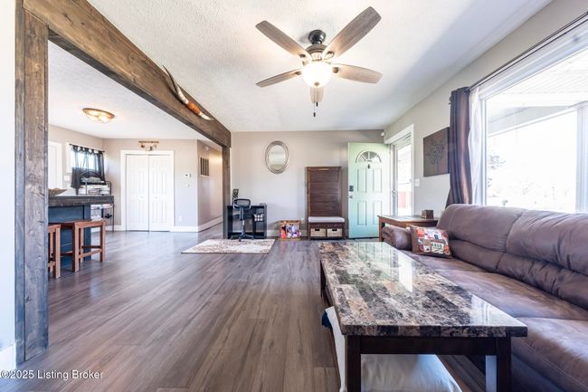 8113 Ky Highway 259 N, House other with 3 bedrooms, 1 bathrooms and null parking in Bee Spring KY | Image 9