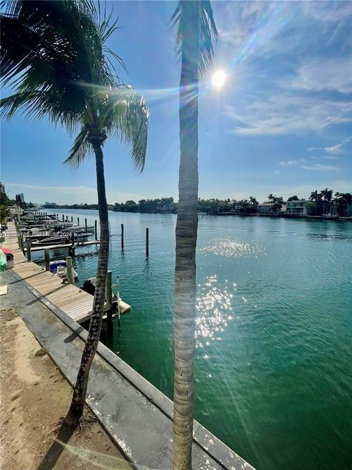 16p-5600 Collins Ave, Miami Beach, FL, 33140-2416 | Card Image