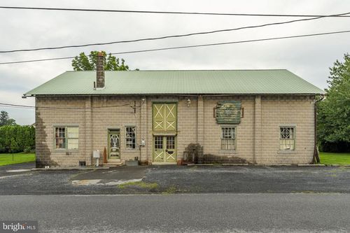 30 S Hershey Ave, LEOLA, PA, 17540-1914 | Card Image