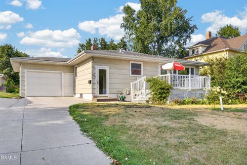 436 8th St Nw, Valley City, ND, 58072-2538 | Card Image