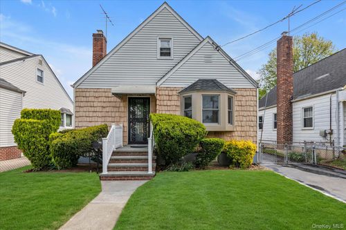 1026 N 2nd St, New Hyde Park, NY, 11040-2837 | Card Image