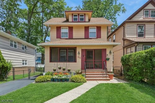 211 Sterling Pl, Roselle, NJ, 07203-1044 | Card Image