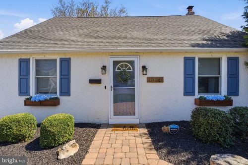 1014 Thrush Ln, Norristown, PA, 19403-2220 | Card Image