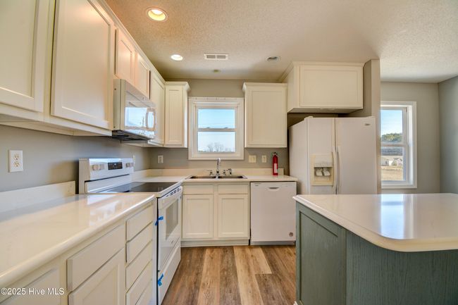 Kitchen | Image 7