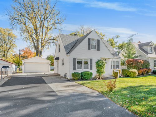 3111 Stillwell Dr, Des Plaines, IL, 60018-4037 | Card Image