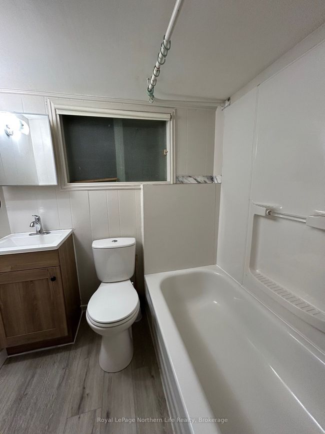 155 King St E, House other with 4 bedrooms, 2 bathrooms and 2 parking in North Bay ON | Image 17