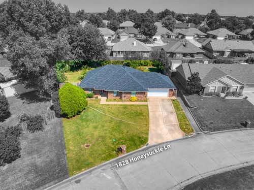 1828 Honeysuckle Ln, Midwest City, OK, 73130-7033 | Card Image