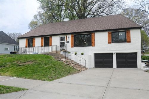 4801 Ne Sherwood Dr, Kansas City, MO, 64119-3507 | Card Image