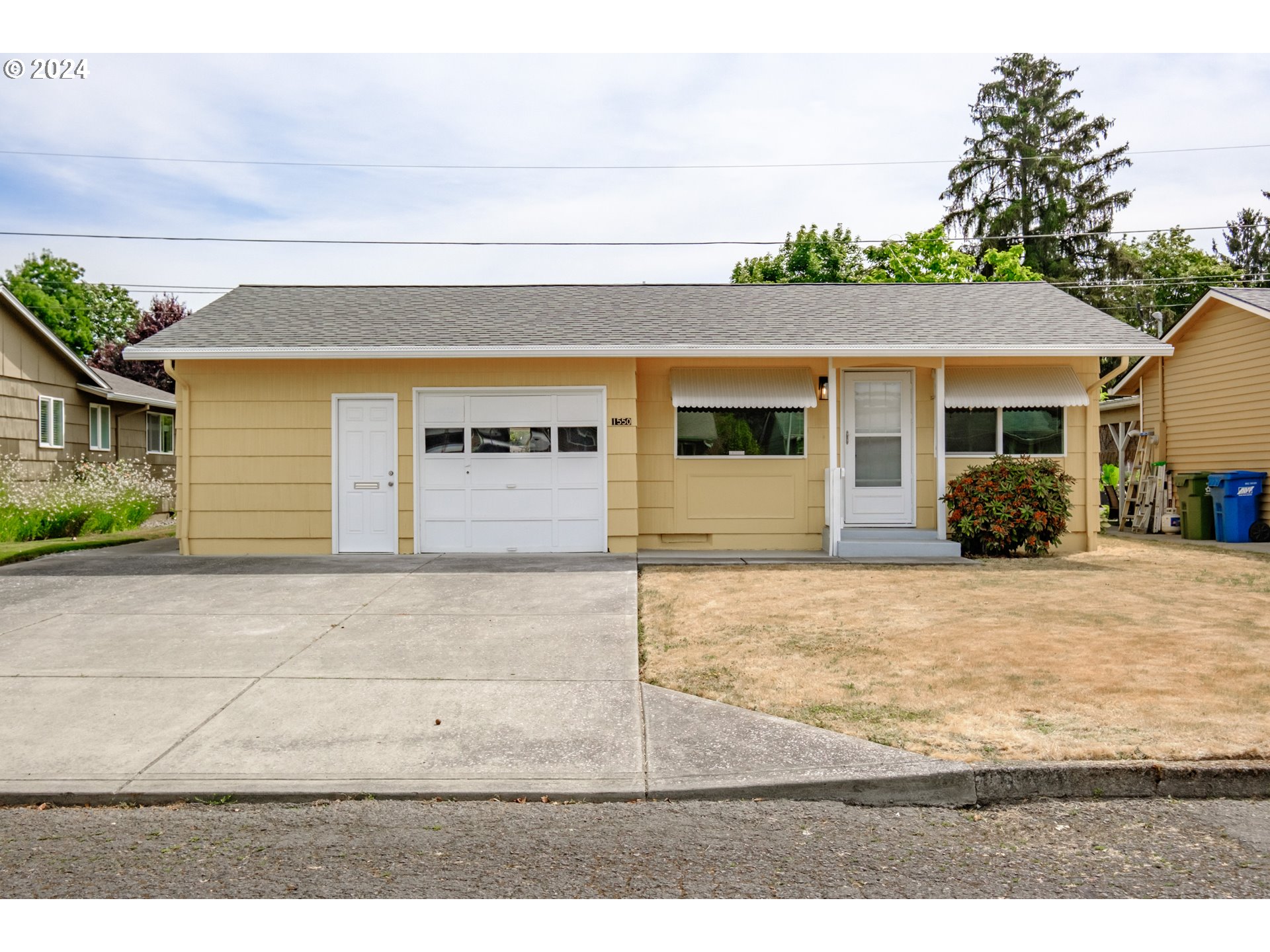 Walton Way, Woodburn, OR 97071